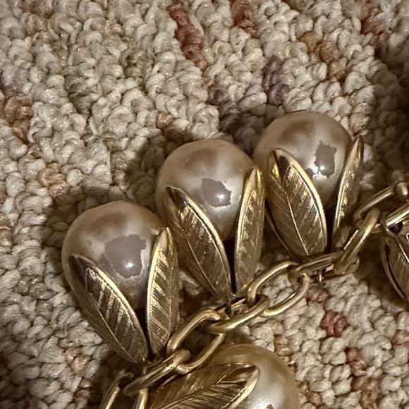 Lenora Dame Elegant Gold and Cream Pearl Bracelet - Picture 7 of 12